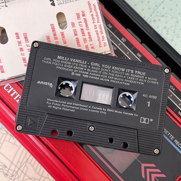 Vintage 1989 Milli Vanilli Girl You Know It's True Cassette Tape - Picture 3 of 4